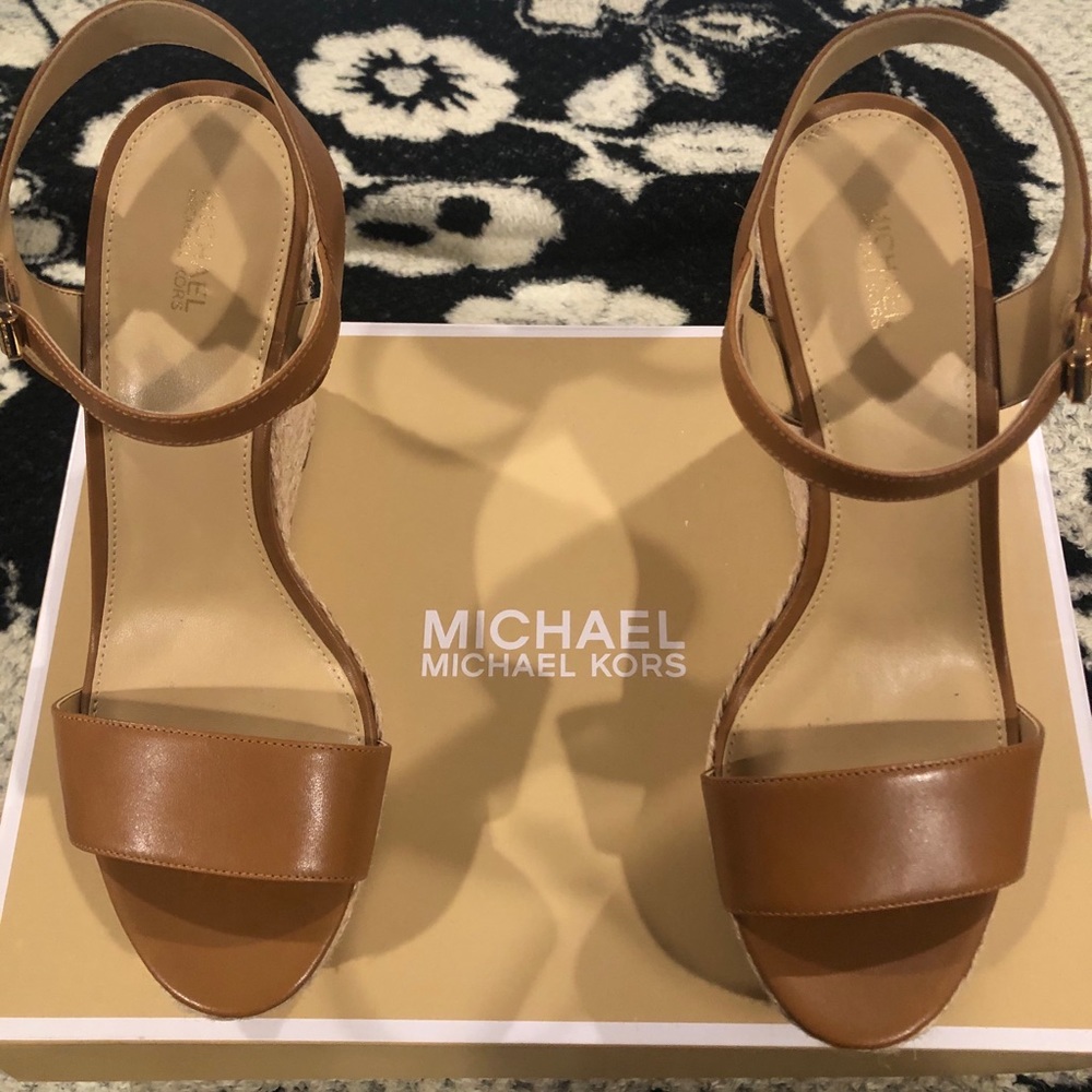 New with tags camel michael kors wedges